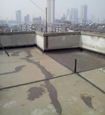 察哈尔右翼前漏水维修 楼顶漏水是什么原因，楼顶漏水维修方法是什么?